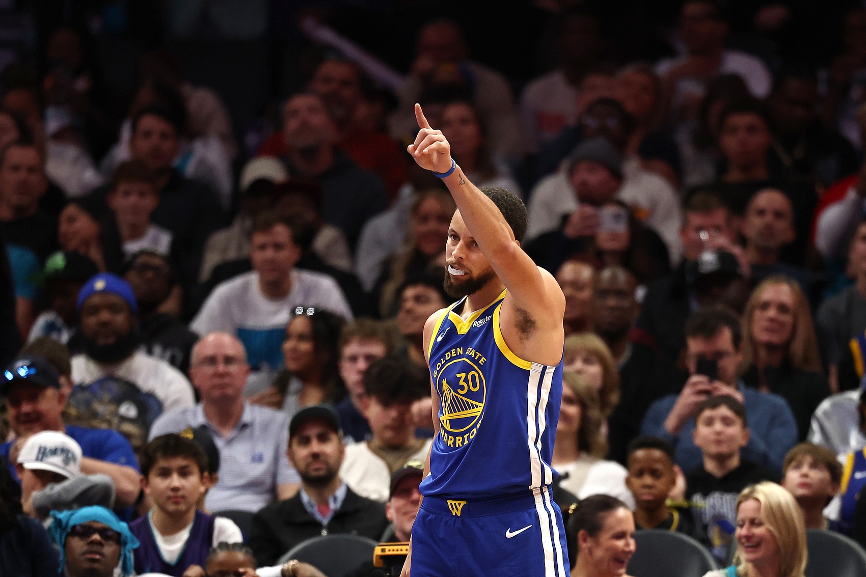 世界杯官方app下载中心-勇士让库里小伤大养&amp;直接报销是对的 这赛季唯一重要的是抽乐透签